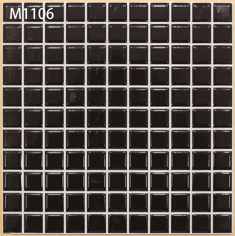 Carrelage de sol en mosaïque carrée noire et blanche